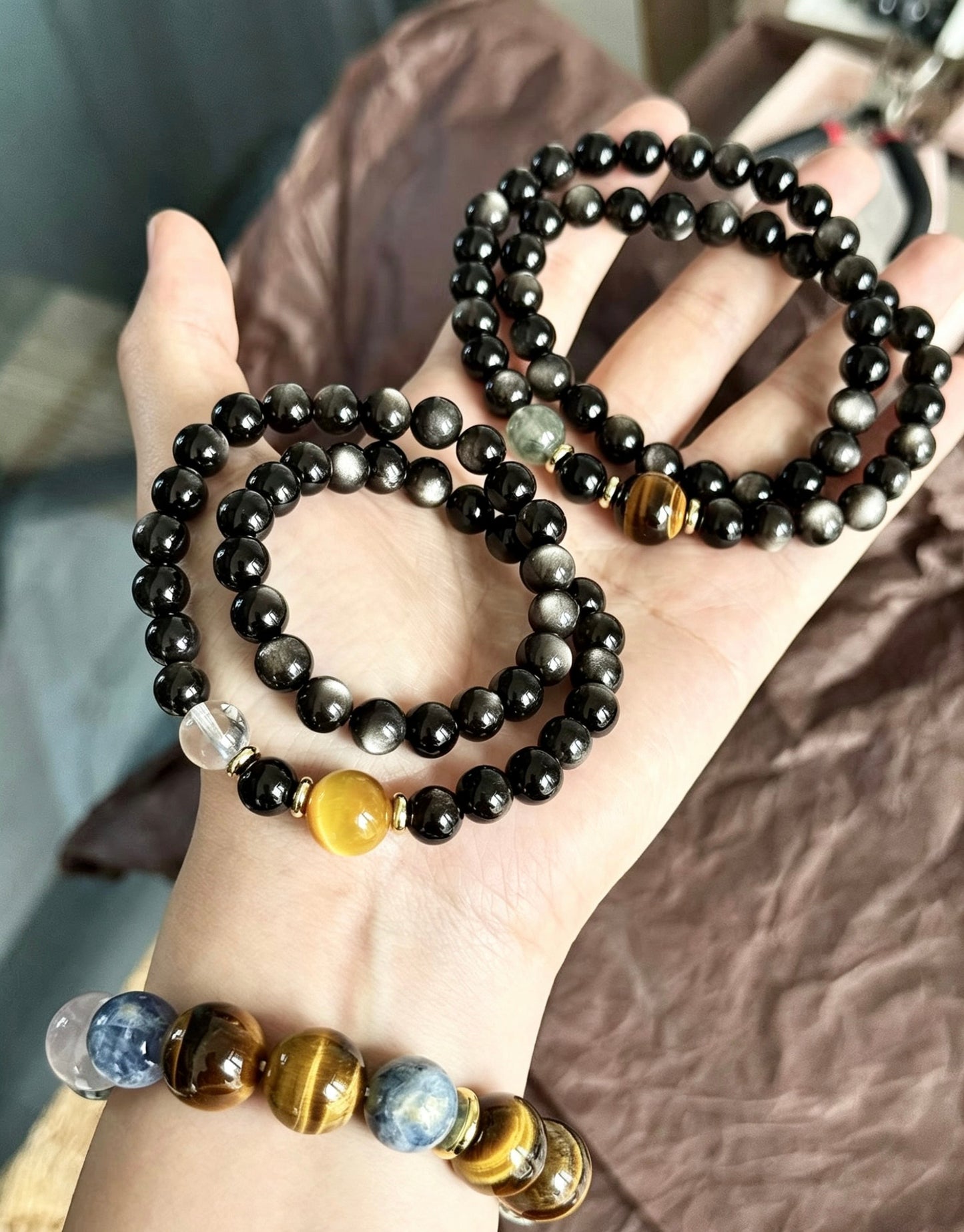 Amoria Natural Obsidian 7mm–8mm Double-Strand Bracelet: The obsidian shimmers like a starry sky and is accented with golden tiger's eye, creating a striking visual effect.